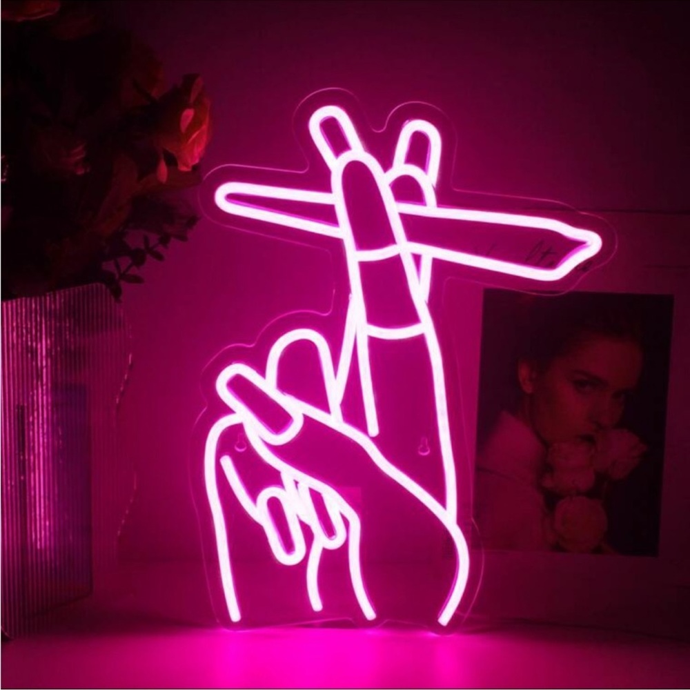 Neon Sign Decor 🏡